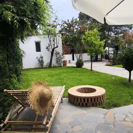 The Yellow House W/private Garden And Bbq
