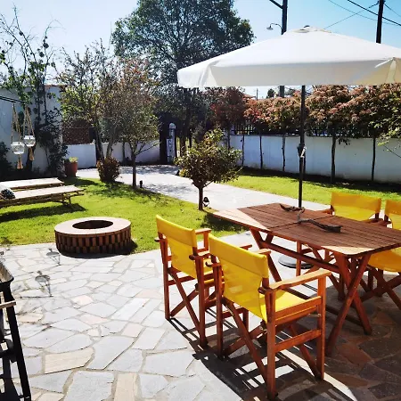 The Yellow House W/private Garden And Bbq Asprovalta
