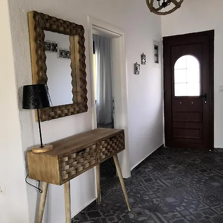 Villa The Yellow House W/private Garden And Bbq