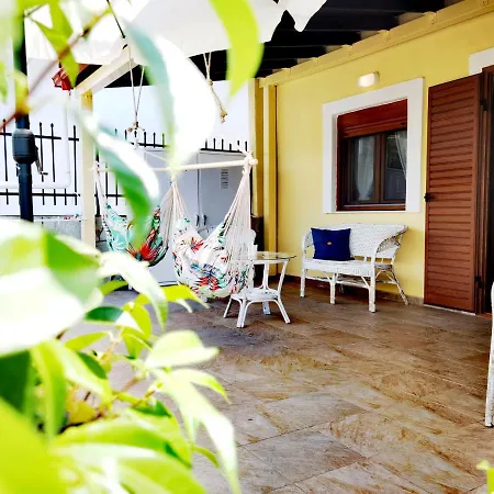 The Yellow House W/private Garden And Bbq