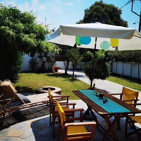 Villa The Yellow House W/private Garden And Bbq