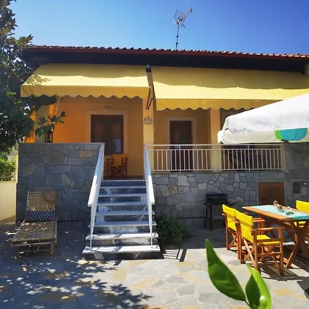 The Yellow House W/private Garden And Bbq Villa *