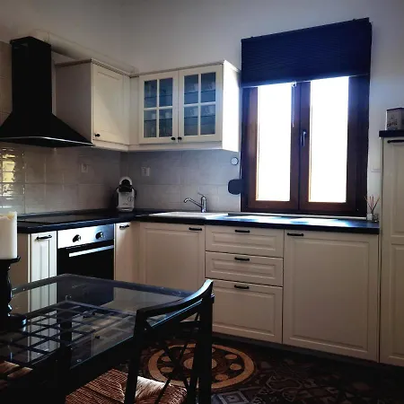 The Yellow House W/private Garden And Bbq Asprovalta