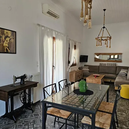 The Yellow House W/private Garden And Bbq Asprovalta